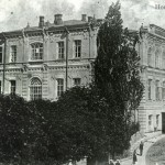 Женская гимназия на открытке начала XX века