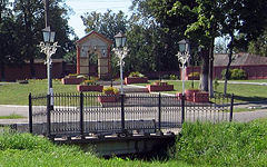 Novozybkov. Square with Arch