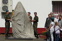 Момент открытия бюста